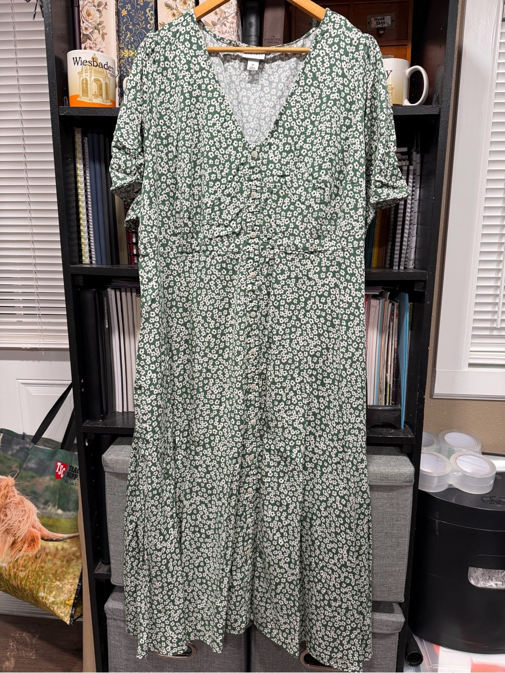 Ava & Viv Green Ditsy Floral V-Neck Midi Dress